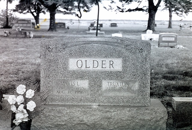 Mavis L Gouty Older tombstone 